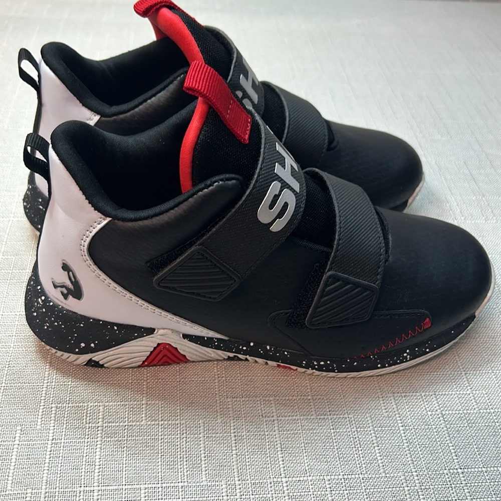 New SHAQ tennis shoes youths size US 3M  black & white